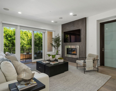 1318 Roxbury Drive - Photo Thumbnail 10