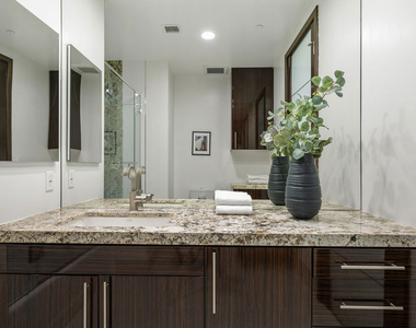 1318 Roxbury Drive - Photo Thumbnail 24