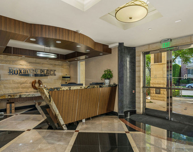 1318 Roxbury Drive - Photo Thumbnail 3