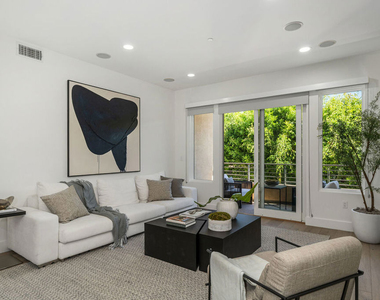 1318 Roxbury Drive - Photo Thumbnail 12
