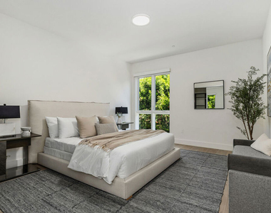 1318 Roxbury Drive - Photo Thumbnail 20