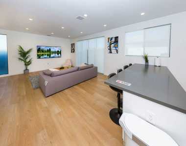 5992 Sawyer Street - Photo Thumbnail 8