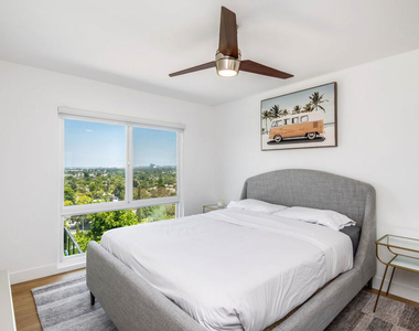 6426 Ellenview Avenue - Photo Thumbnail 17