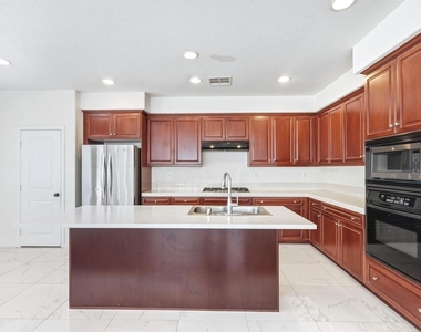 4674 Meadow Dr - Photo Thumbnail 7