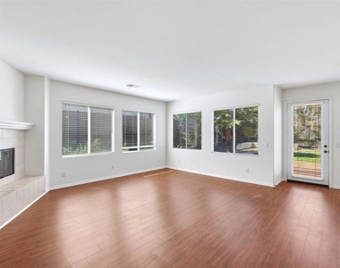 4674 Meadow Dr - Photo Thumbnail 8
