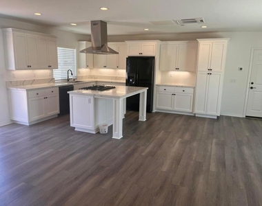 67105 Mission Drive - Photo Thumbnail 4