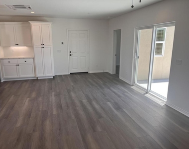 67105 Mission Drive - Photo Thumbnail 6