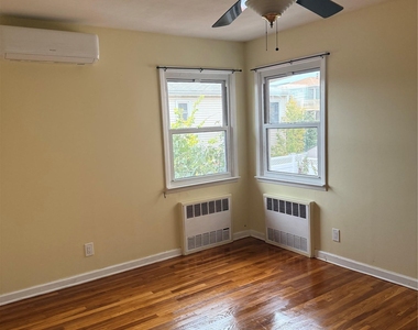 159-51 95th Ave - Photo Thumbnail 2