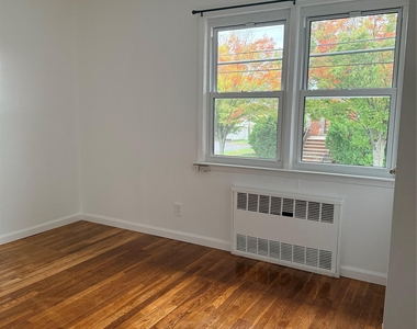 159-51 95th Ave - Photo Thumbnail 3