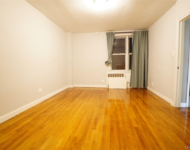 63-45 Saunders Street - Photo Thumbnail 5