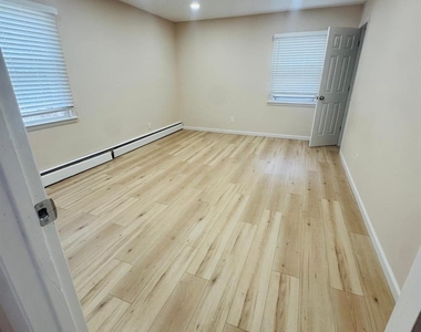 265 Randall Avenue - Photo Thumbnail 9