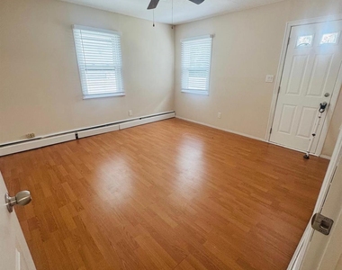 265 Randall Avenue - Photo Thumbnail 7