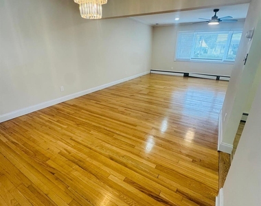 265 Randall Avenue - Photo Thumbnail 5