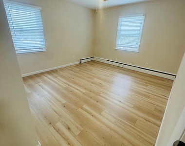 265 Randall Avenue - Photo Thumbnail 11