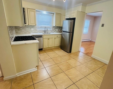 265 Randall Avenue - Photo Thumbnail 2