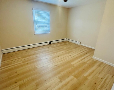 265 Randall Avenue - Photo Thumbnail 13