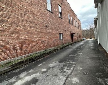 165 Ulster Avenue - Photo Thumbnail 11