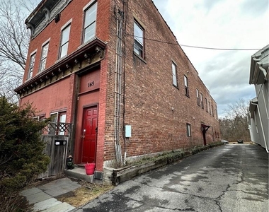 165 Ulster Avenue - Photo Thumbnail 9