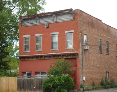 165 Ulster Avenue - Photo Thumbnail 10