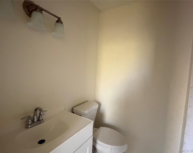 165 Ulster Avenue - Photo Thumbnail 8