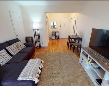 10025 Queens Boulevard - Photo Thumbnail 1