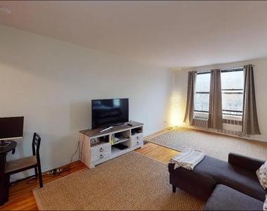 10025 Queens Boulevard - Photo Thumbnail 10