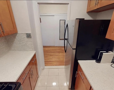 10025 Queens Boulevard - Photo Thumbnail 6