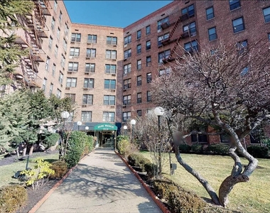 10025 Queens Boulevard - Photo Thumbnail 19