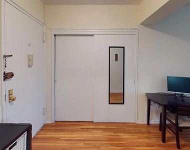 10025 Queens Boulevard - Photo Thumbnail 8