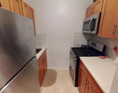 10025 Queens Boulevard - Photo Thumbnail 5