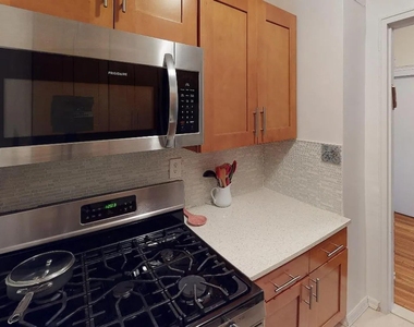 10025 Queens Boulevard - Photo Thumbnail 7