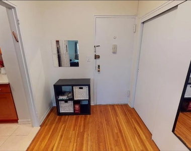 10025 Queens Boulevard - Photo Thumbnail 4