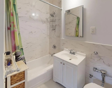 10025 Queens Boulevard - Photo Thumbnail 14