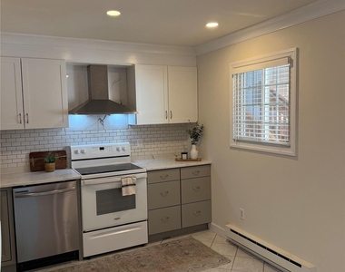 405 Fox Run Lane - Photo Thumbnail 11