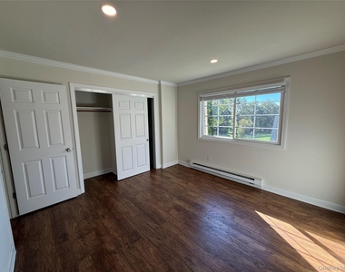 405 Fox Run Lane - Photo Thumbnail 10