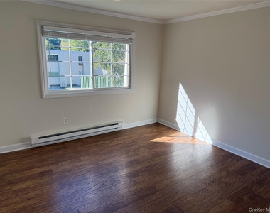 405 Fox Run Lane - Photo Thumbnail 9