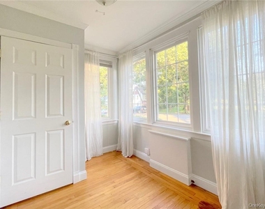 306 Soundview Avenue - Photo Thumbnail 4