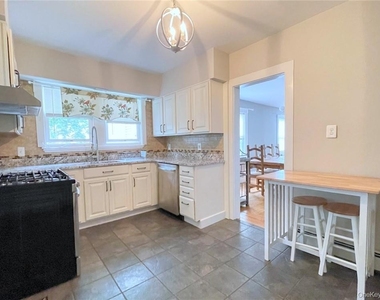 306 Soundview Avenue - Photo Thumbnail 14