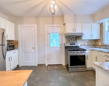 306 Soundview Avenue - Photo Thumbnail 12