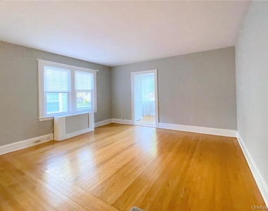 306 Soundview Avenue - Photo Thumbnail 7