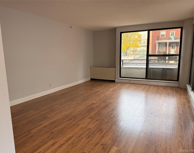 10 Cottage Place - Photo Thumbnail 4
