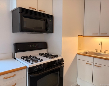 10 Cottage Place - Photo Thumbnail 5