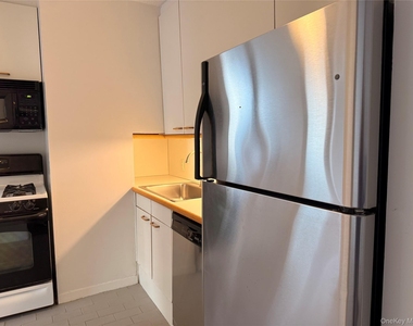 10 Cottage Place - Photo Thumbnail 6
