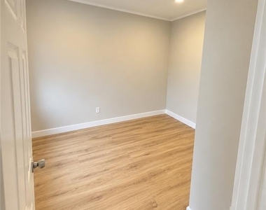 37 Fisher Avenue - Photo Thumbnail 9