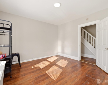 208 S 8th Avenue S - Photo Thumbnail 3