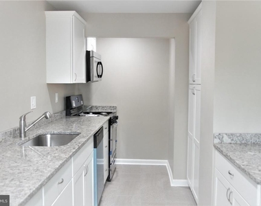 13201 Putnam Circle - Photo Thumbnail 5