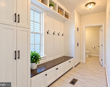 8707 Raleigh Mews - Photo Thumbnail 7