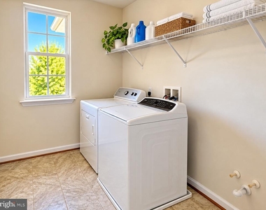 8707 Raleigh Mews - Photo Thumbnail 17