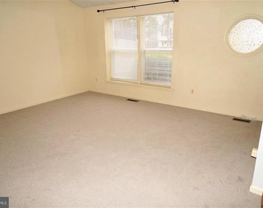 10337 Abbott Road - Photo Thumbnail 5