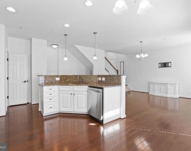 42243 Canary Grass Square - Photo Thumbnail 12